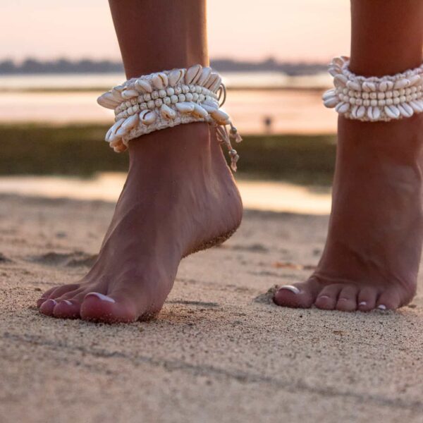 bransoletka na kostkę na plaże z bali