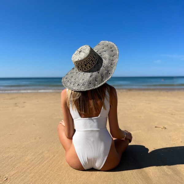 kapelusz plażowy pleciony
