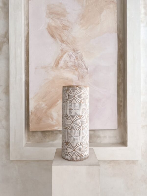 wazon drewno dekoracyjny rzeźbiony