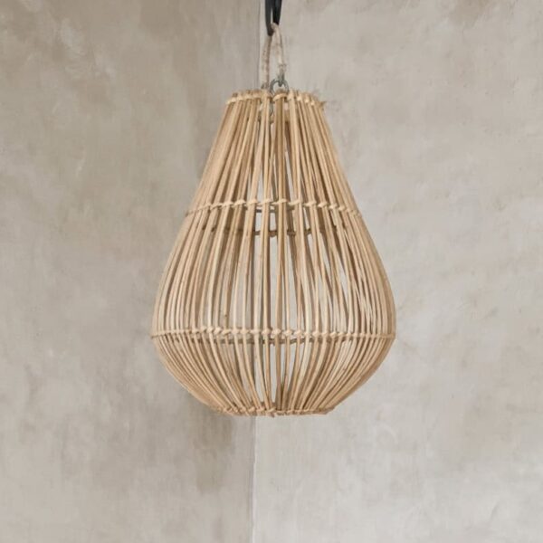 mała lampa rattanowa