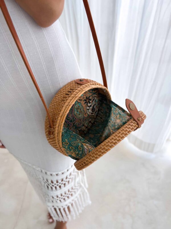 torebka rattanowa okrągła handmade bali bali
