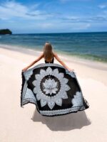 pareo plażowe czarne z kwiatem lotosu boho