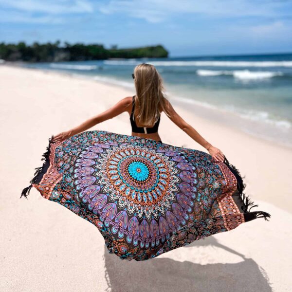 chusta plażowa z frędzlami boho