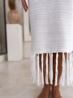 pleciona sukienka z frędzlami boho