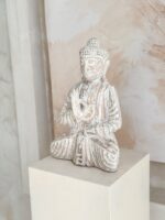 rzeźba budda siedzący