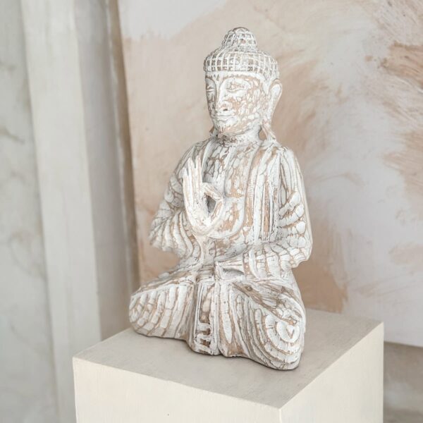rzeźba budda siedzący