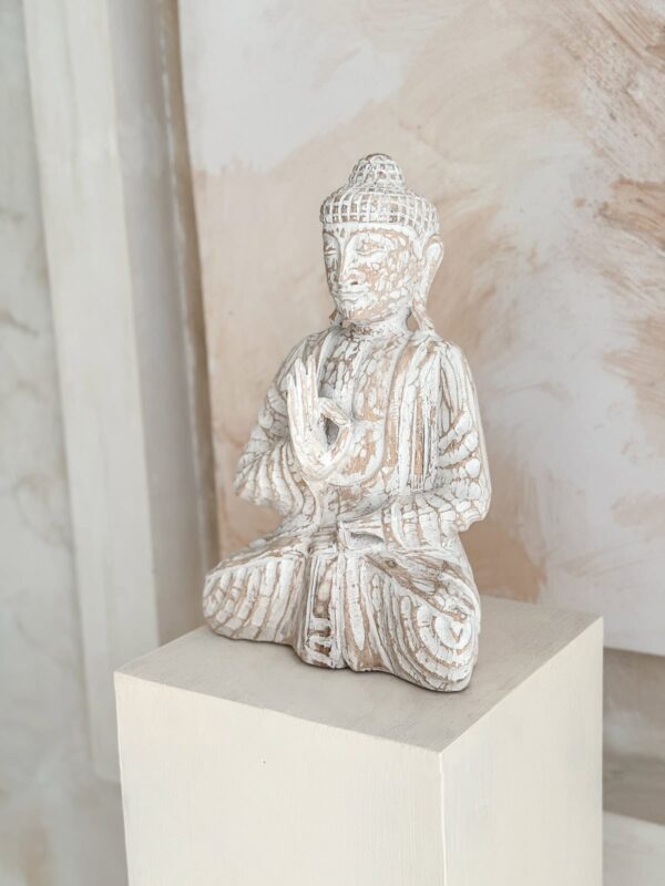 rzeźba budda siedzący